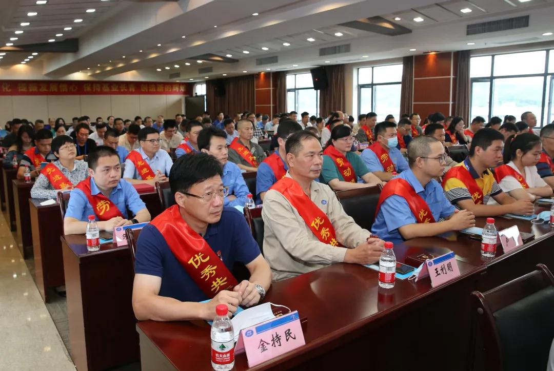 举行庆祝建党99周年、  建厂70周年暨先进表彰大会(图3)