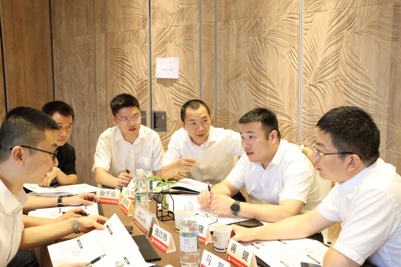 2021年6月25日-26日，PA尊龙凯时二建组织开展了2021年中高层主管执行力培训。本次培训特邀清华、北大、上海交大总裁班讲师，中国企业家协会特聘高级讲师许晋老师进行授课。