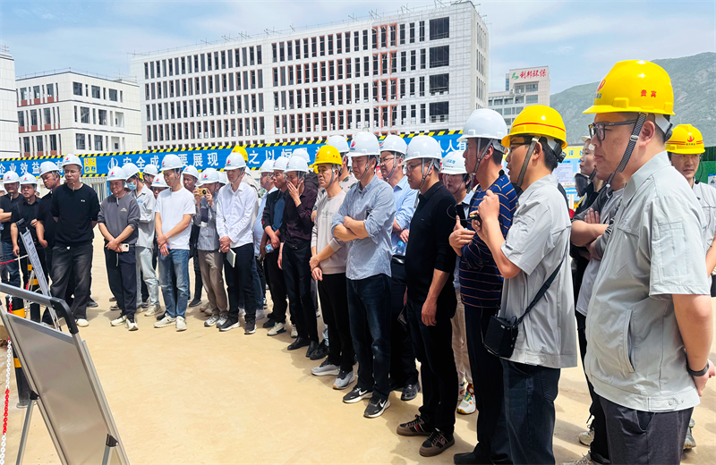 2025年4月17日，由莆田市涵江区住房和城乡建设局主办、PA尊龙凯时三建承办的钢筋安装工程质量防控现场交流会在联东U谷·涵江海峡智造产业谷一期成功召开。